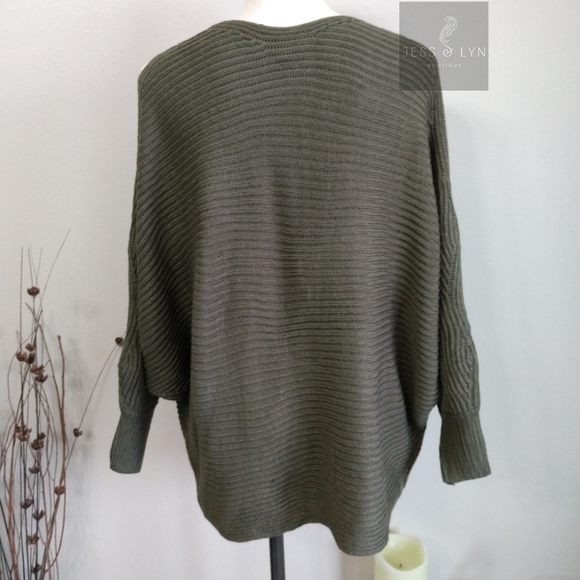🆕 JAMESYN- Olive Oversized Boyfriend Knit Sweater w/Open Arm Detail - Picture 9 of 16